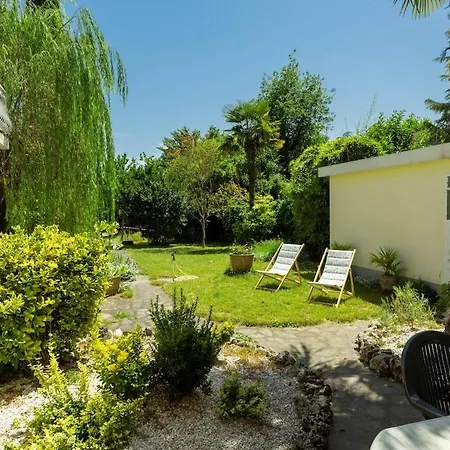 Vakantiehuis Maison Avec Jardin - Proche Centre-ville *